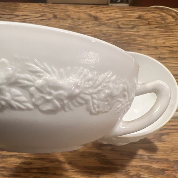 Vtg. White Milk Glass Cream Soup Bowls Embossed Floral Band Vitrock Set of 4 - Picture 4 of 7